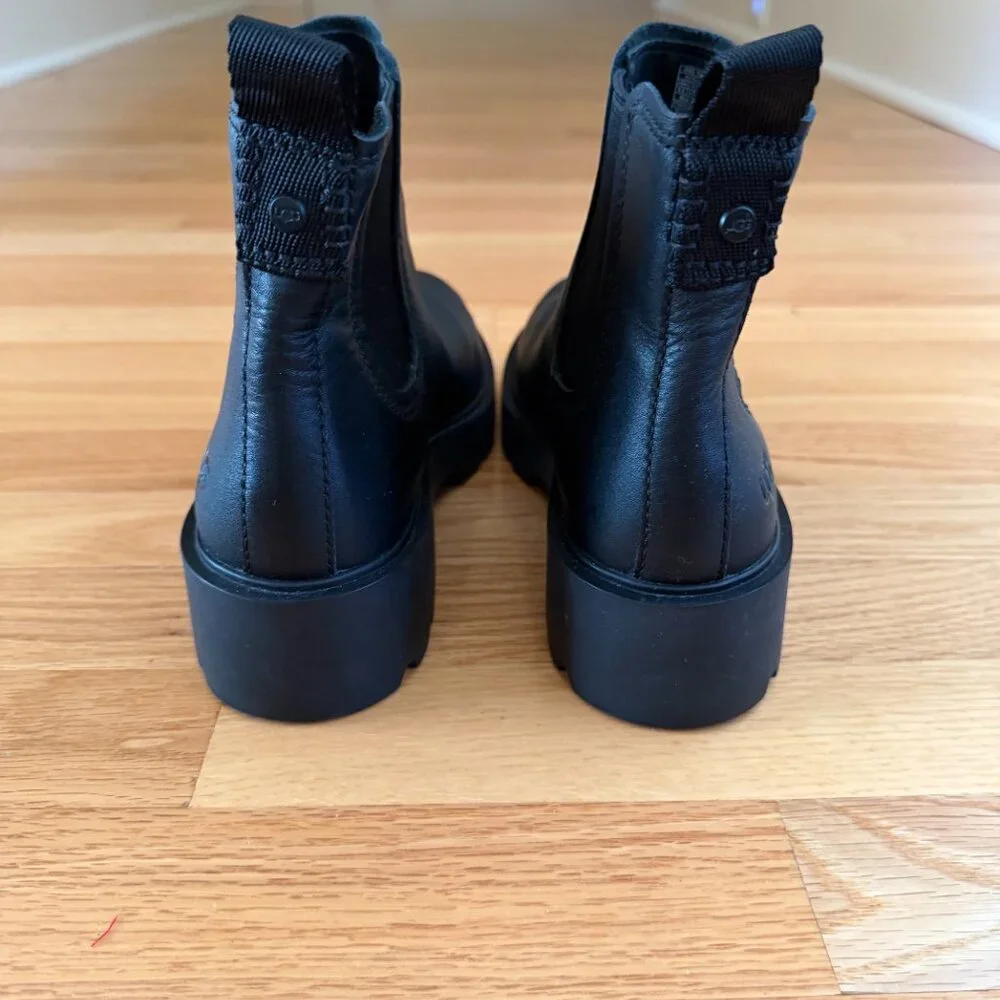 UGG Women's Black Chelsea Boots - Picture 7 of 16